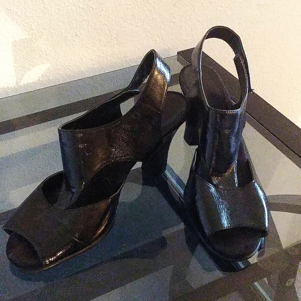 Black Manmade Vegan Velcro Heels, soft AEROSLES 10 Gently used and gently worn
